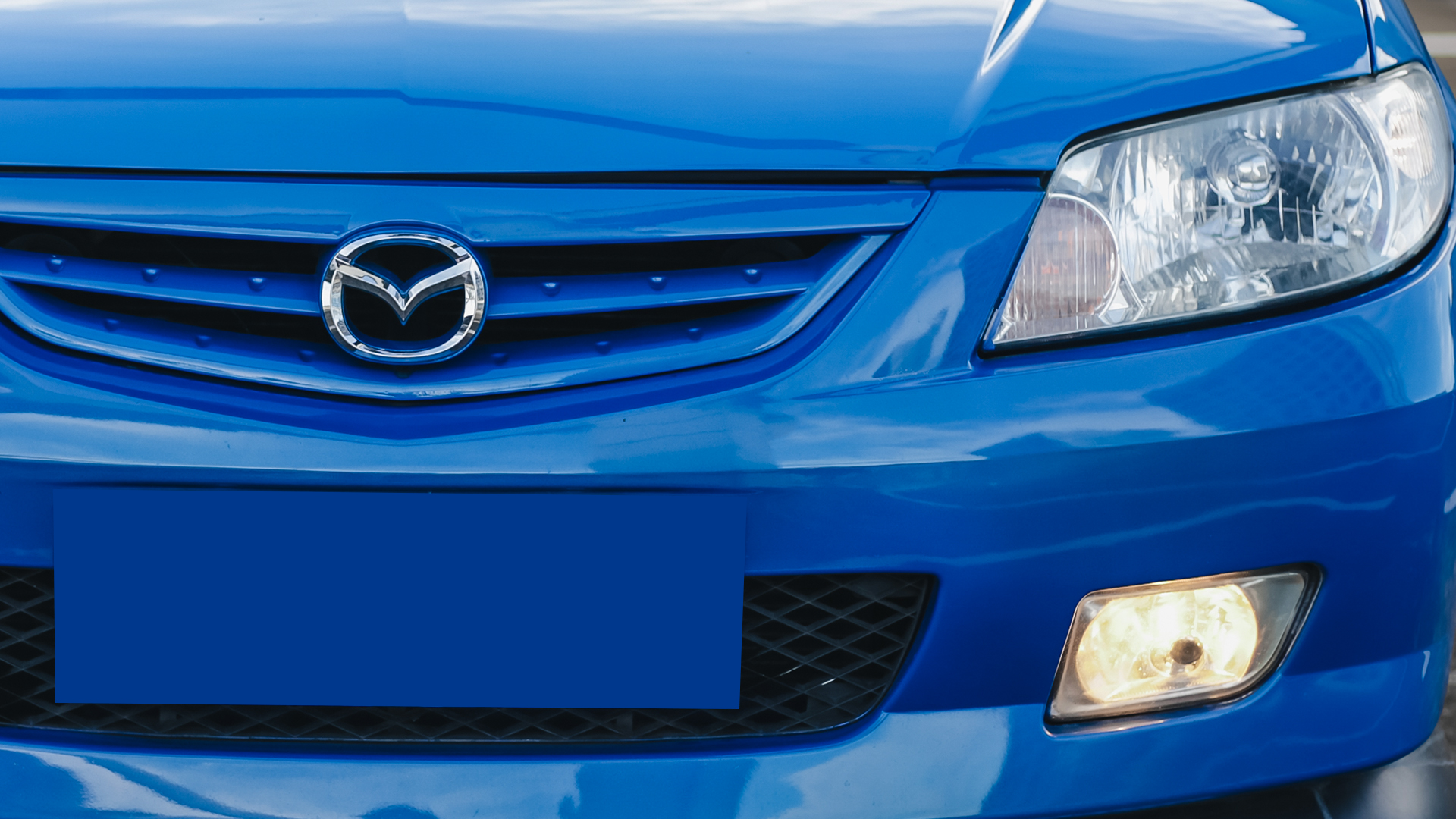 MAZDA FAMILIA 323 SEDAN BJ // THE PAST DECADE